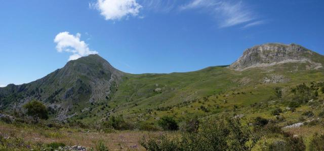 Les 2 cloches de Barles à gauche la Grande(1887m) et à droite la Petite (1909m) panorama-17.jpg